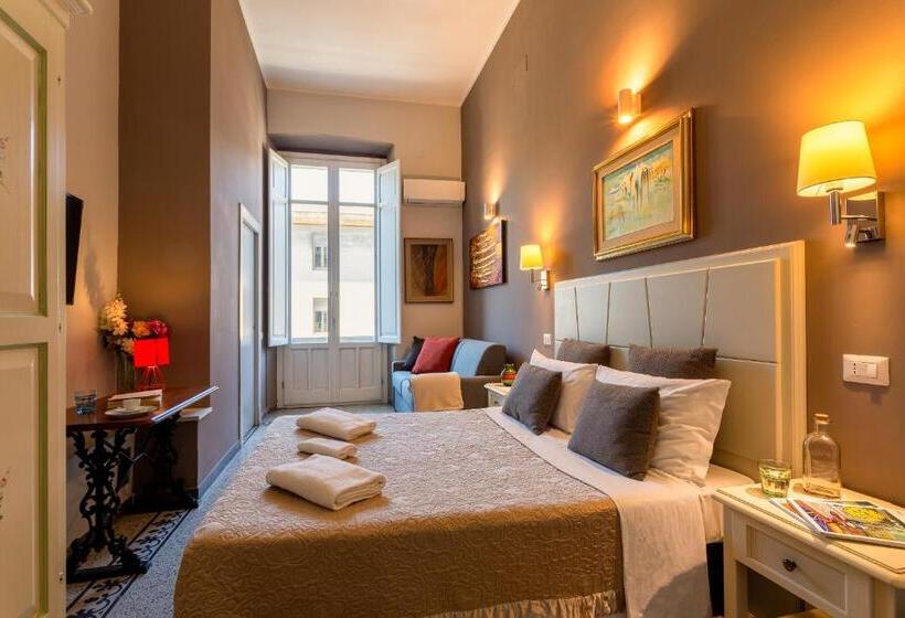 Трехместный Номер Стандарт с Балконом, Marlin Rooms