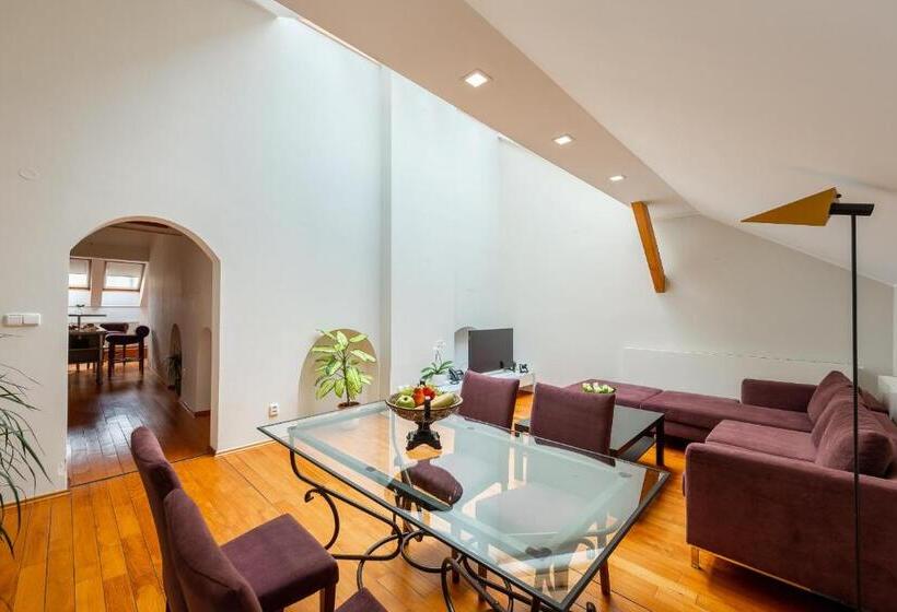 Duplex Kamer, Apartments Almandine