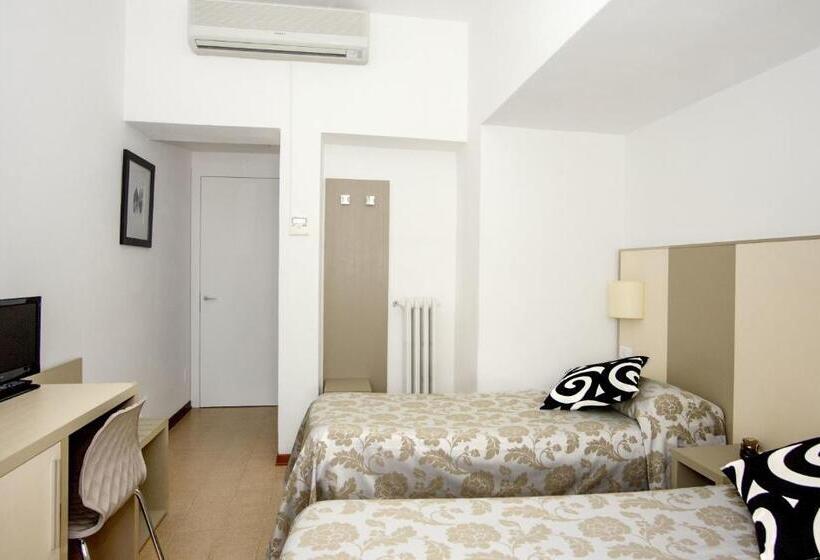 Номер Economy, Lucerna