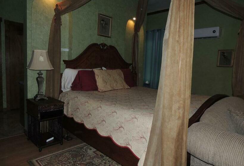 חדר דלוקס עם מיטת קינג, The Whispering Pines Inn