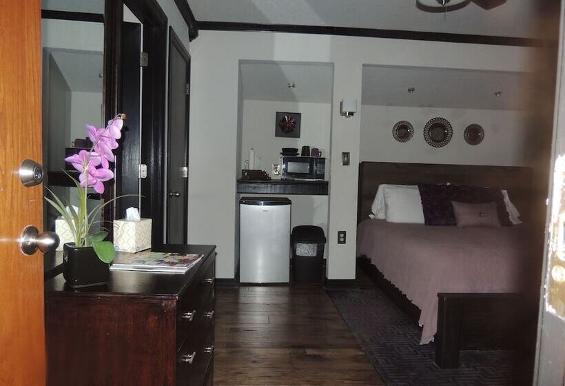 חדר דלוקס, The Whispering Pines Inn