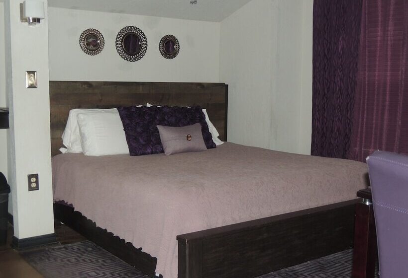 Номер Deluxe, The Whispering Pines Inn