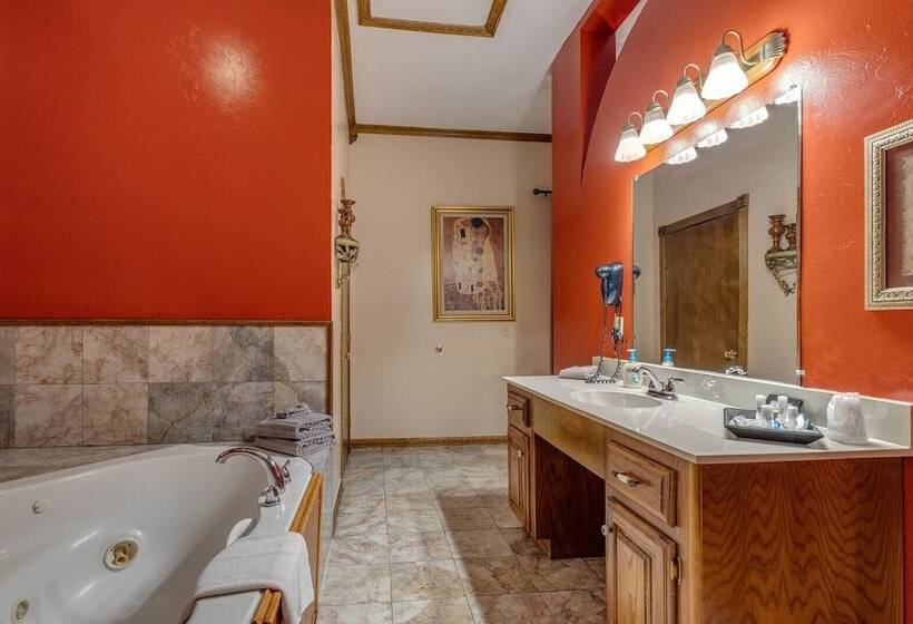 Номер Deluxe, The Whispering Pines Inn
