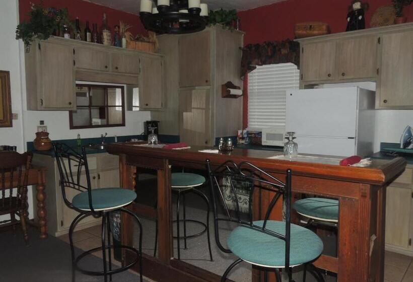 Люкс Повышенной Комфортности, The Whispering Pines Inn