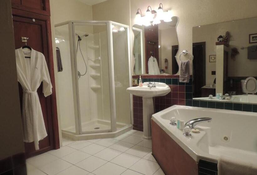 חדר דלוקס, The Whispering Pines Inn
