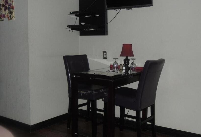 חדר סטנדרט עם מיטת קינג, The Whispering Pines Inn