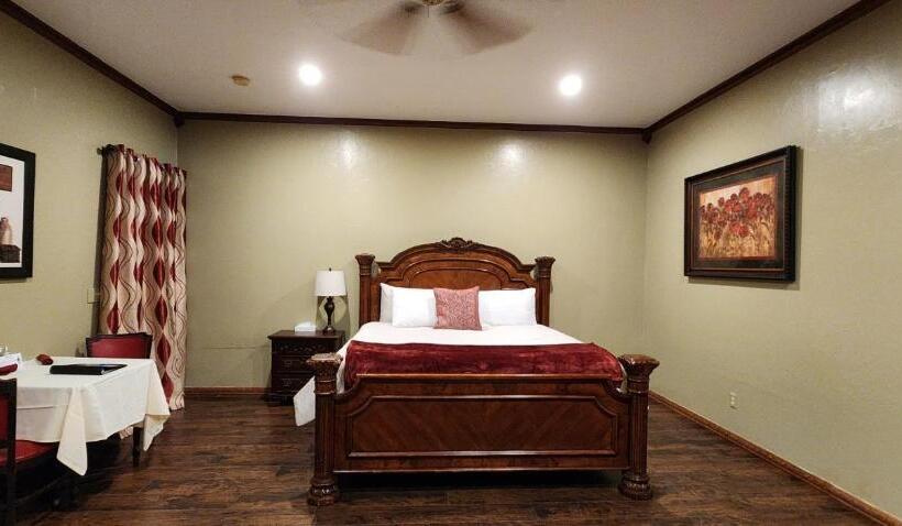 Номер Deluxe, The Whispering Pines Inn