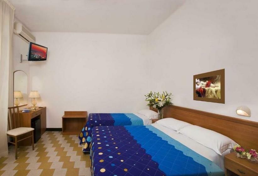 Номер Стандарт Трехместный, B&b Italia