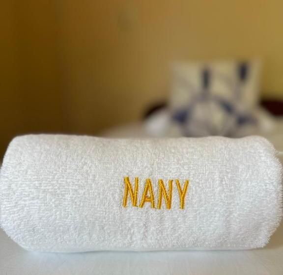 غرفة قياسية ثلاثية, Nany