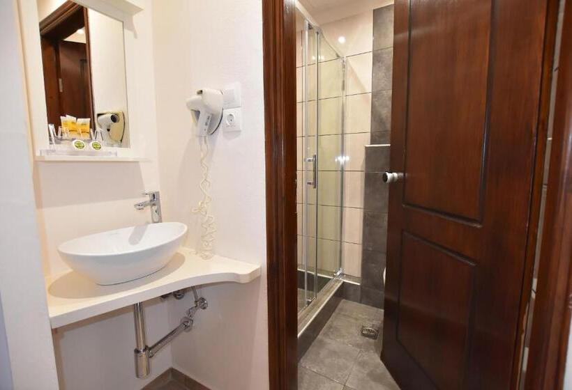 Junior Suite cu Vedere la Mare, Rodakas