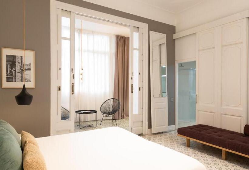 Habitación Triple Estándar, Forget Me Not Barcelona
