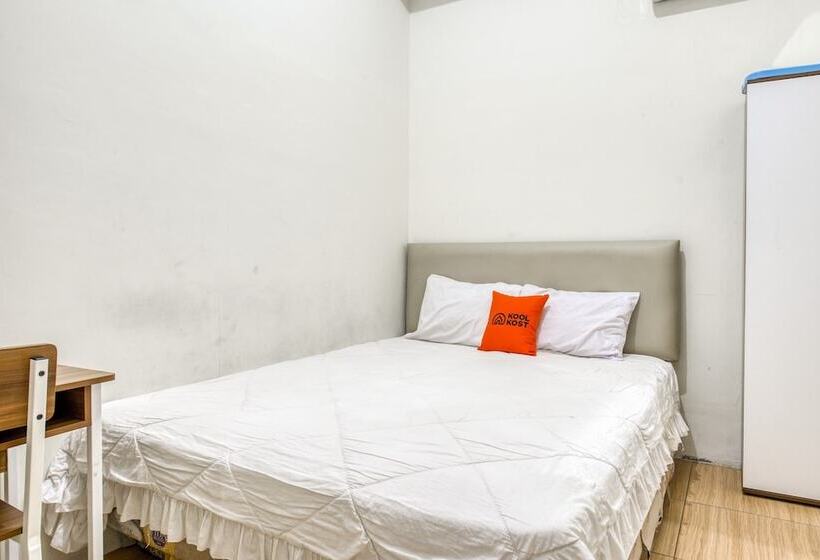 Номер Deluxe, Koolkost Syariah @ Capsule Homestay Kedungdoro