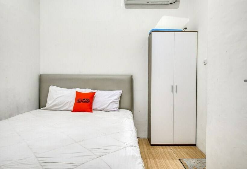 Номер Deluxe, Koolkost Syariah @ Capsule Homestay Kedungdoro