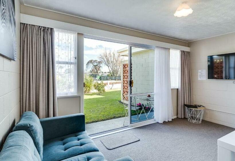 스탠다드 룸 가든 전망, Gardner Court Motel