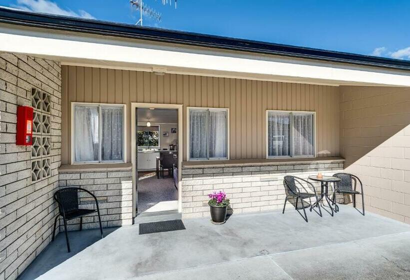 패밀리 스위트, Gardner Court Motel
