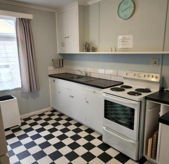 침실 2개 아파트, Gardner Court Motel
