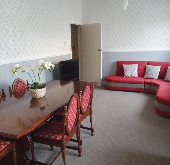 침실 2개 아파트, Gardner Court Motel