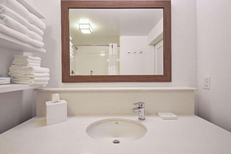 Стандартный Номер Кровать Кинг, Hampton Inn & Suites North Huntingdonirwin