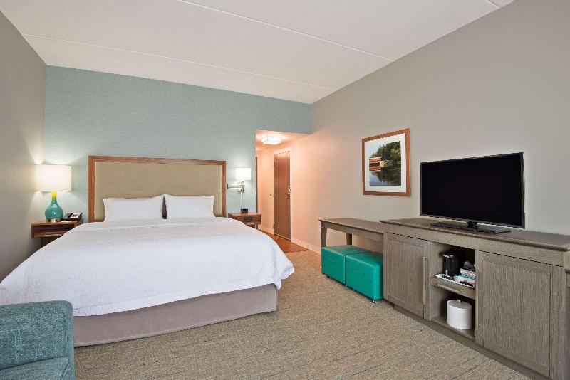 Стандартный Номер Кровать Кинг, Hampton Inn & Suites North Huntingdonirwin
