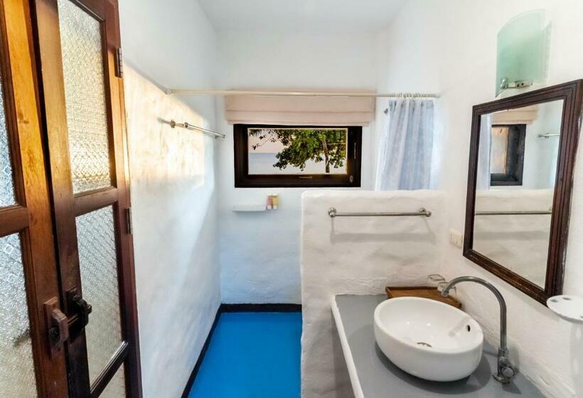بانگلوی استاندارد, Lazy Day The Resort