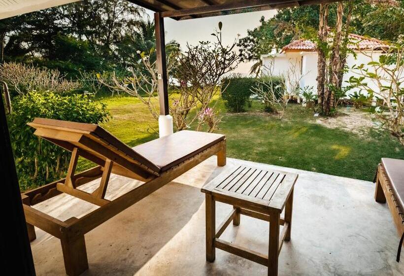 بانگلوی استاندارد با چشم‌انداز دریا, Lazy Day The Resort