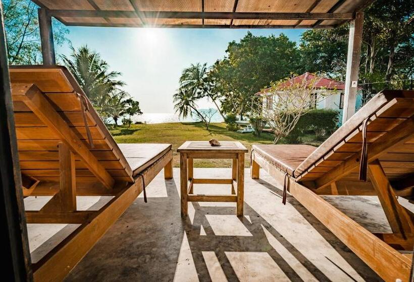 بانگلوی استاندارد با چشم‌انداز دریا, Lazy Day The Resort