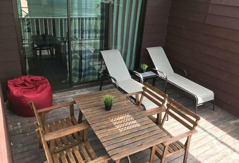 اتاق لوکس با چشم‌انداز دریا, The Barat Perhentian Beach Resort