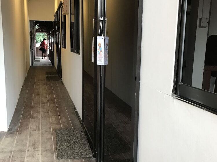 تختخواب در اتاق مشترک, The Barat Perhentian Beach Resort