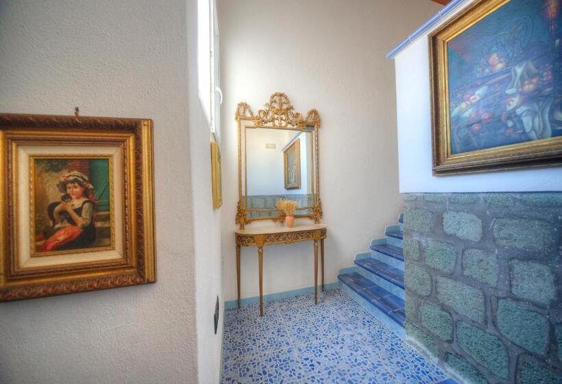 Семейный Номер, Room In B&b   Ischia, Forio With A Breathtaking View, Above The Poseidon Gardens For 5 People