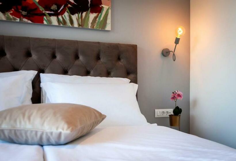 اتاق لوکس با بالکن و چشم‌انداز دریا, Boutique Residence Arion