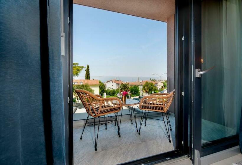 اتاق لوکس با بالکن و چشم‌انداز دریا, Boutique Residence Arion