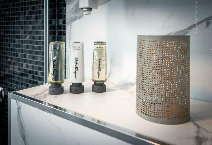 اتاق لوکس با بالکن و چشم‌انداز دریا, Boutique Residence Arion