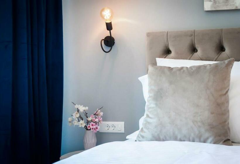 اتاق لوکس با بالکن و چشم‌انداز دریا, Boutique Residence Arion