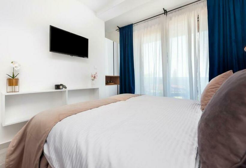 اتاق لوکس با بالکن و چشم‌انداز دریا, Boutique Residence Arion