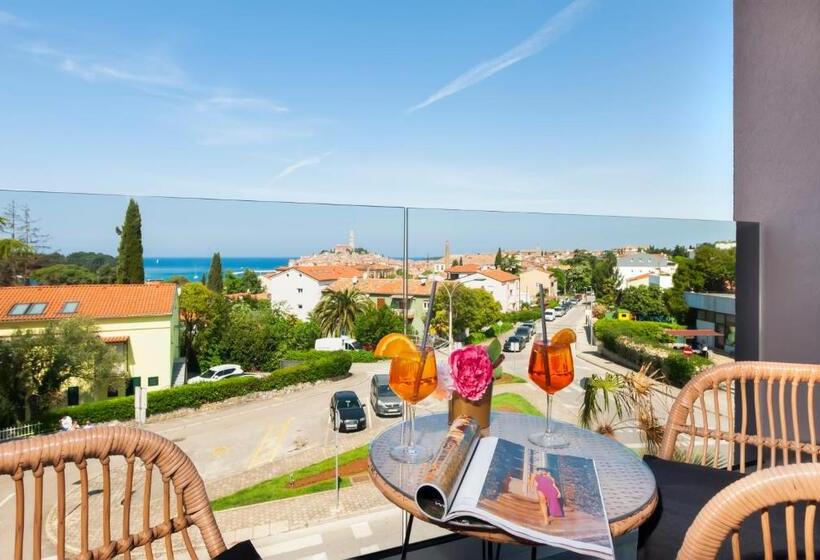 اتاق لوکس با بالکن و چشم‌انداز دریا, Boutique Residence Arion
