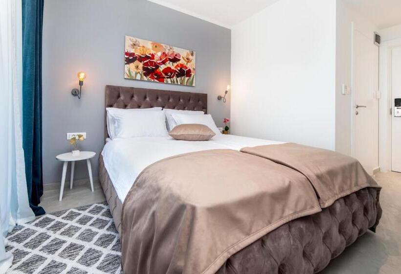 اتاق لوکس با بالکن و چشم‌انداز دریا, Boutique Residence Arion