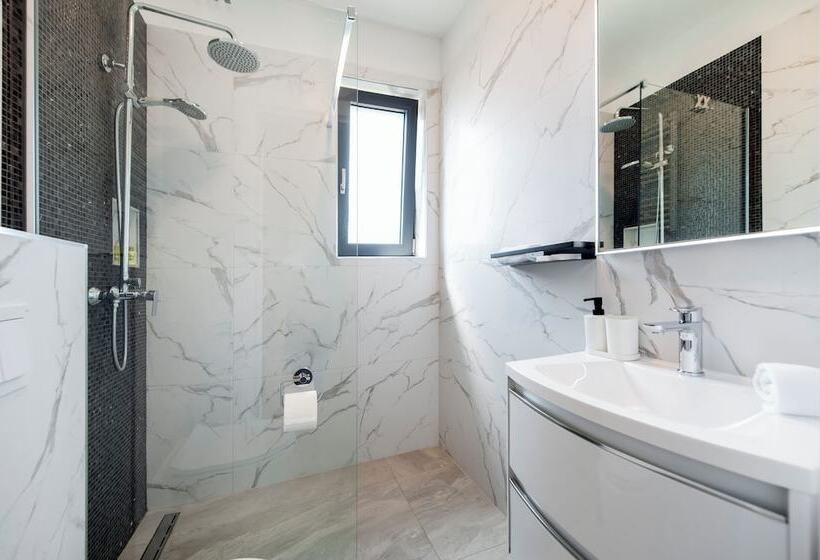 اتاق سوپریور با چشم‌انداز شهر, Boutique Residence Arion