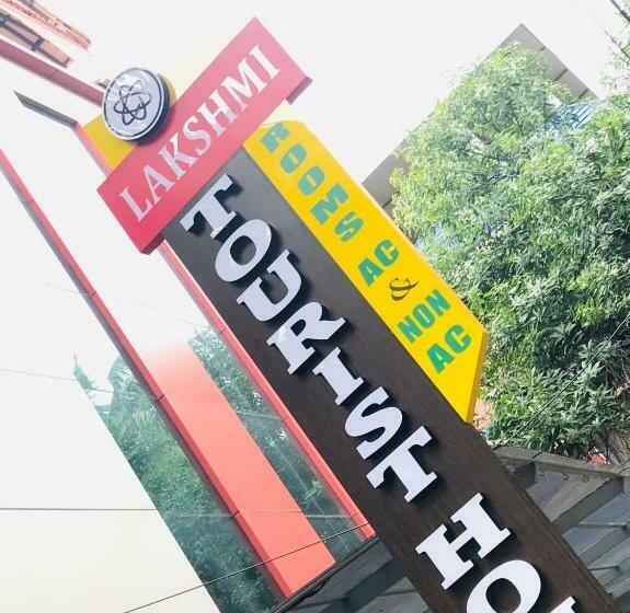 디럭스 패밀리 룸, Lakshmi Tourist Home