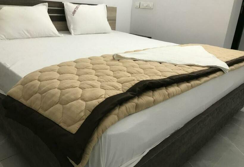디럭스 패밀리 룸, Lakshmi Tourist Home