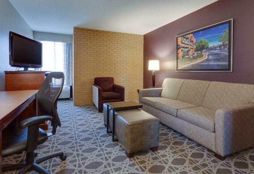 سوییت سوپریور, Drury Inn & Suites Overland Park
