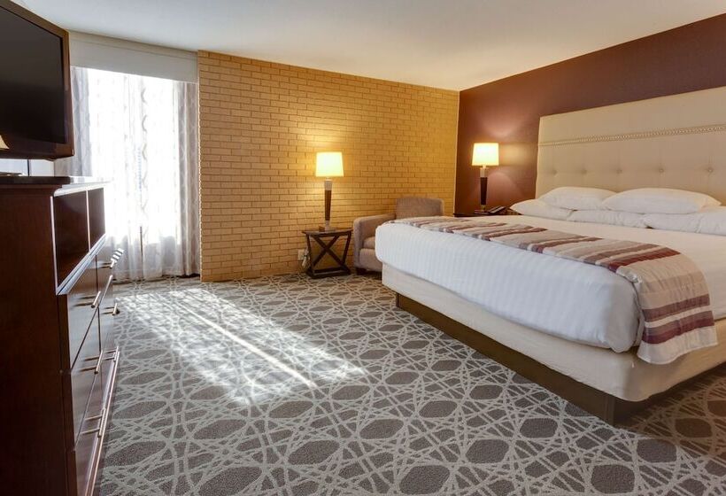 سوییت, Drury Inn & Suites Overland Park
