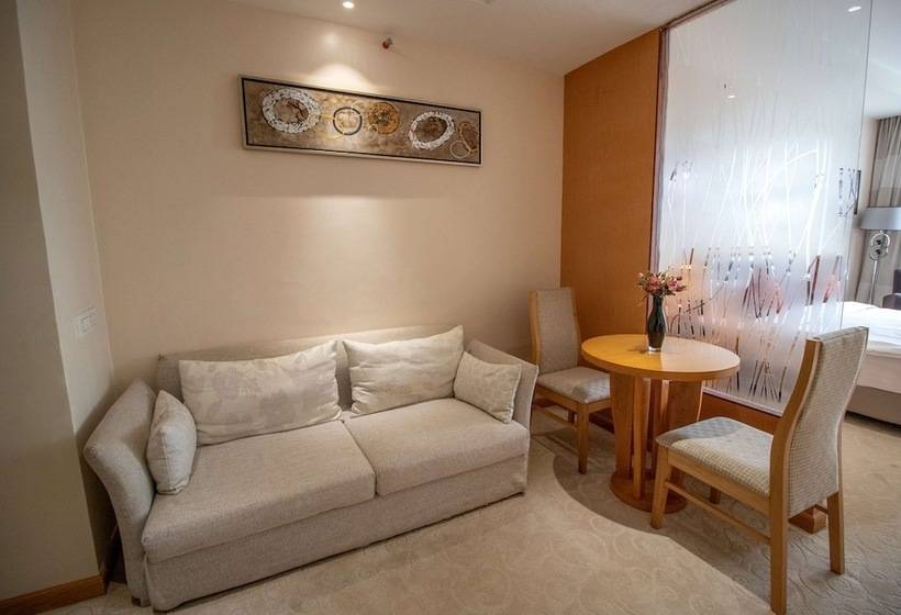 اتاق لوکس با چشم‌انداز شهر, Golden Tulip Westlands Nairobi
