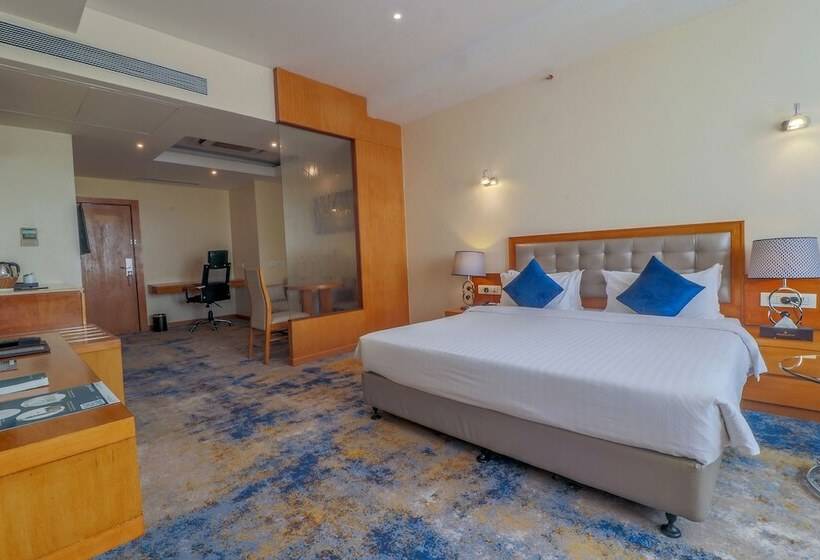 اتاق لوکس با چشم‌انداز شهر, Golden Tulip Westlands Nairobi