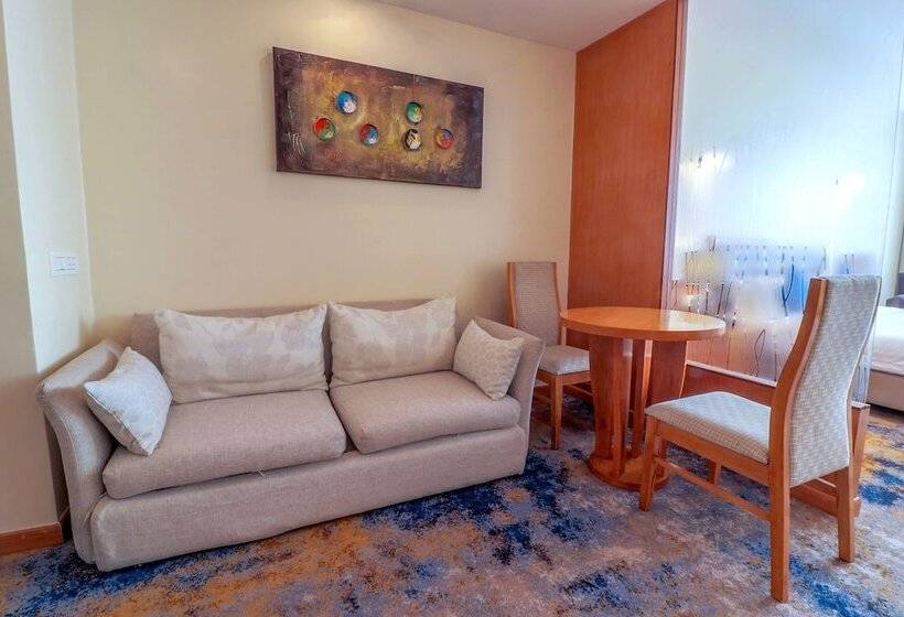اتاق لوکس با چشم‌انداز شهر, Golden Tulip Westlands Nairobi
