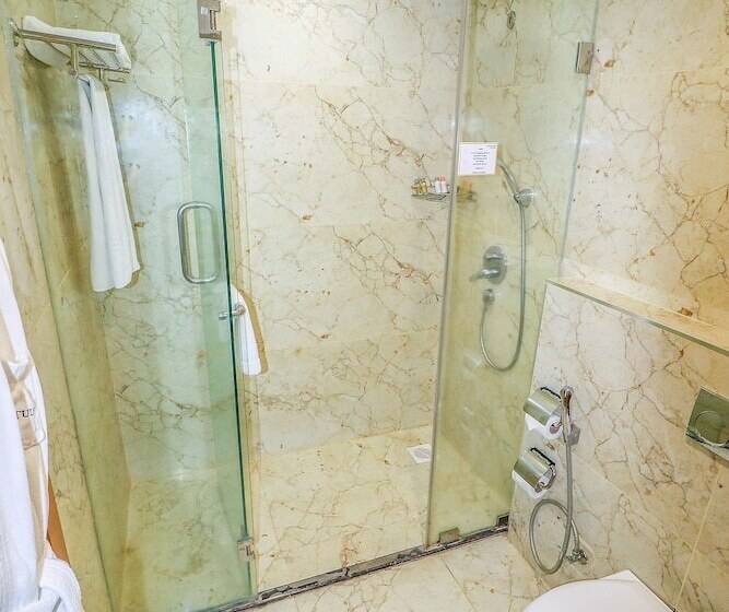 اتاق لوکس با چشم‌انداز شهر, Golden Tulip Westlands Nairobi