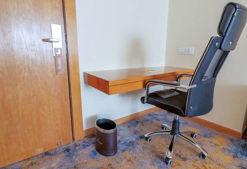 اتاق لوکس با چشم‌انداز شهر, Golden Tulip Westlands Nairobi