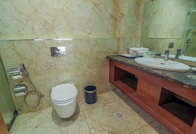 اتاق لوکس با چشم‌انداز شهر, Golden Tulip Westlands Nairobi