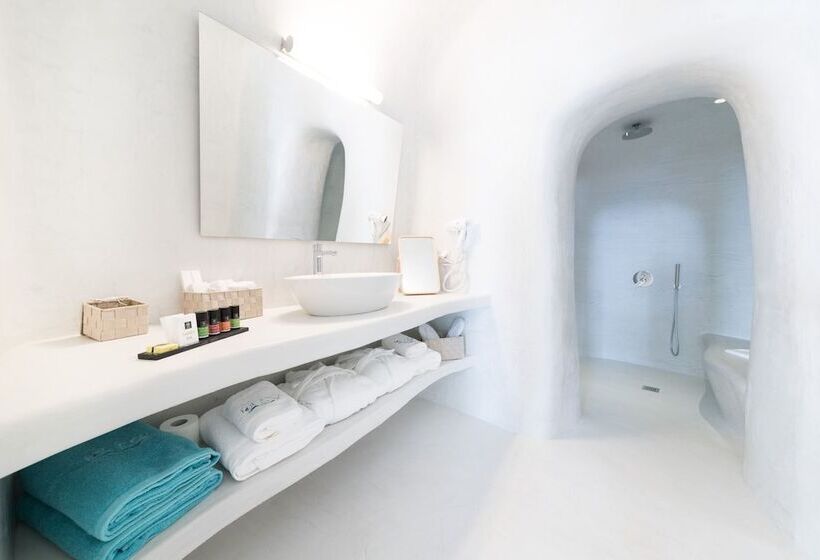 配有游泳池的小型套房, Maregio Suites