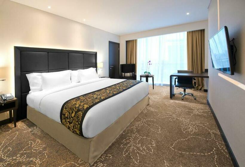 Номер Премиум, Melia Makassar