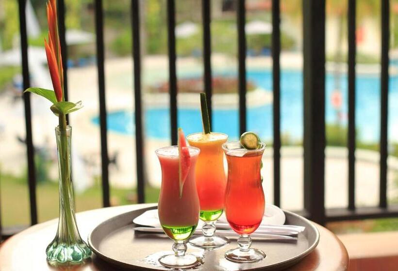 带露台的豪华间, Manado Tateli Resort And Convention